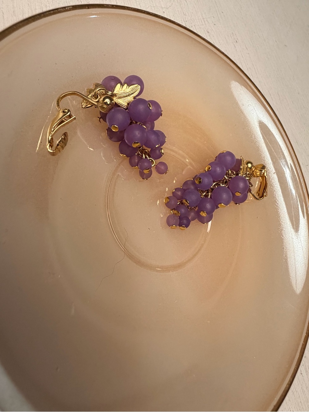 VTG 1989 Avon Purple Grapes Clip On Earrings w/ Gold Tone Leaves